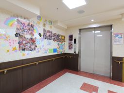 廊下の壁面デコレーション