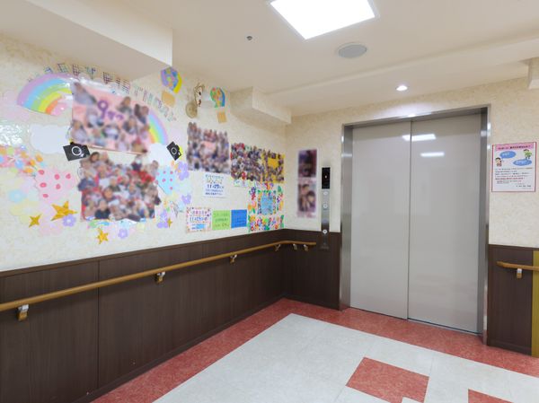 廊下の壁面デコレーション