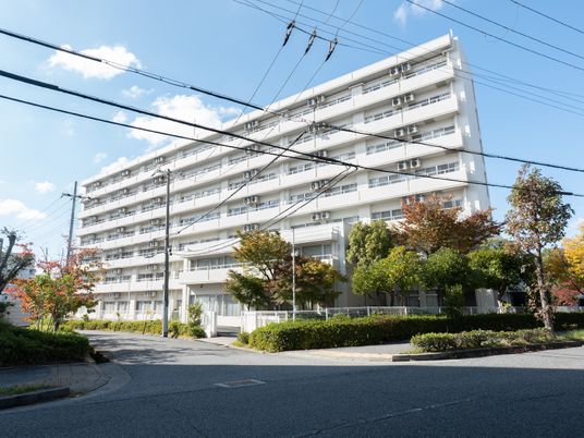 清潔感ある大きな建物