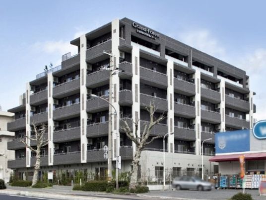 モダンな建物の外観