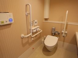 安全な配慮のあるトイレ空間