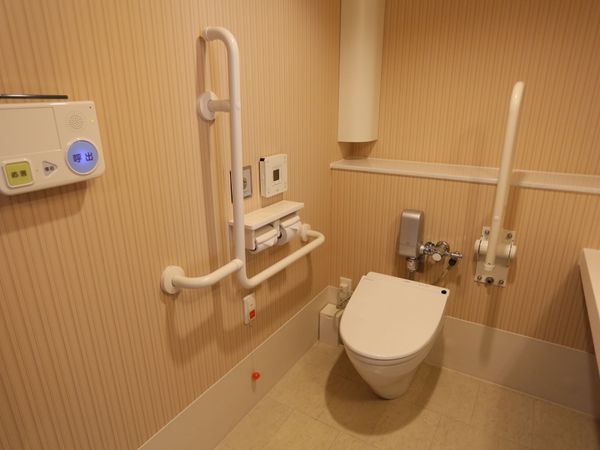 安全な配慮のあるトイレ空間