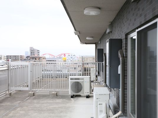 広々とした開放的なバルコニー