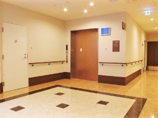 広々とした清潔な廊下