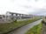 川沿いの建物外観  