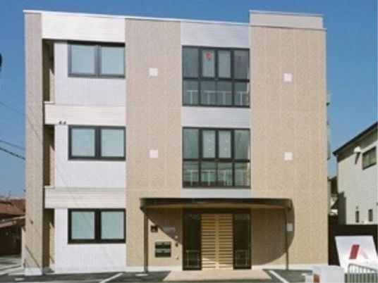 モダンな外観の建物