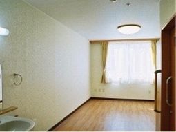 明るい居室の一角