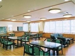 明るい食堂の様子