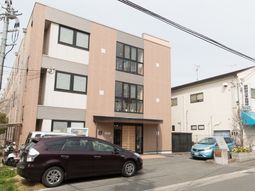 現代的な建物のエントランス