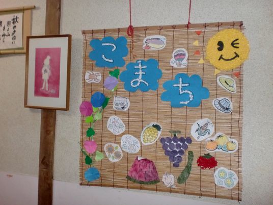 手作り壁飾りの廊下