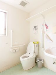 バリアフリー設計のトイレ