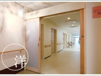 開放的な施設廊下