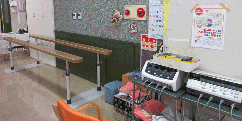 リハビリ機器のある室内
