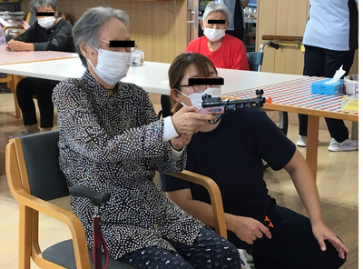 楽しむ様子の多目的室  