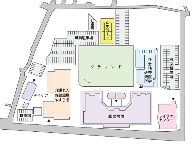 施設案内図 看板 各施設の位置が一目で把握できる案内図です。駐車場や医療施設が近くに配置されています。