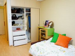 整頓された明るい居室