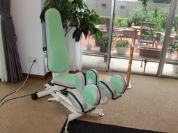 緑の椅子が置かれた休憩室