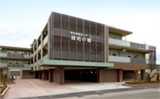 立派な建物の外観