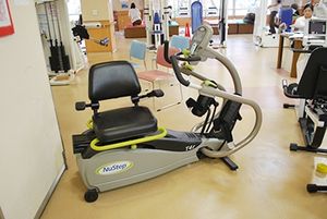 トレーニング機器のある訓練室