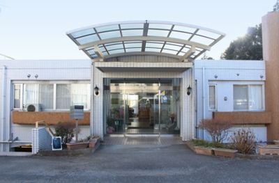 ガラス屋根のエントランス