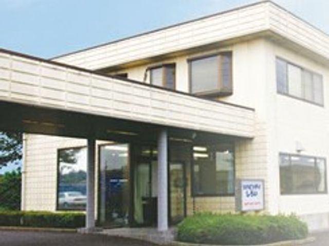 明るいエントランス エントランス 明るいが印象的なエントランスで、日差しが差し込みます。施設への訪問が楽しみになりますね。