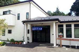 白壁の玄関