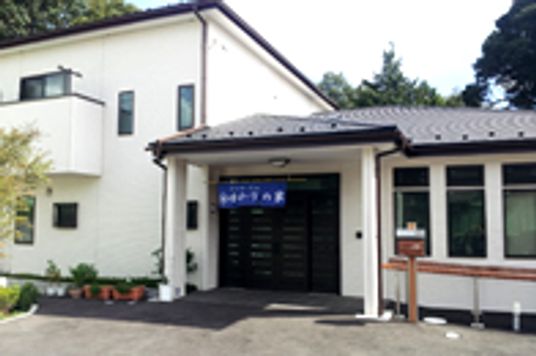 白壁の玄関