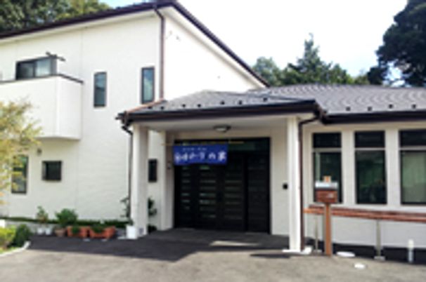 白壁の玄関