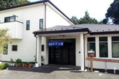 白壁の玄関