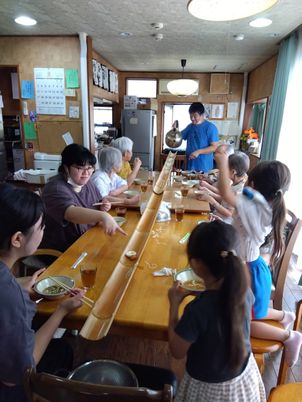 楽しそうな食卓風景