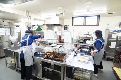 キッチンの作業シーン