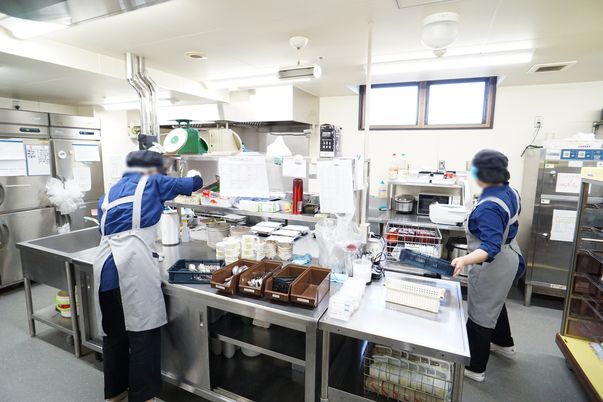 キッチンの作業シーン