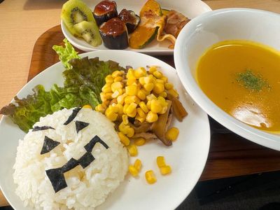 ハロウィンデザインのランチ