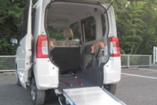 スロープ付き車両