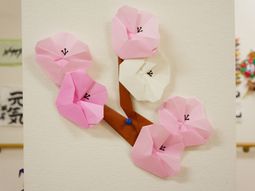 紙で作られた花の装飾