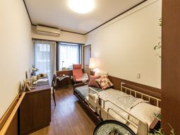 明るい居室の一角