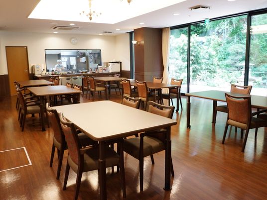 広々とした食堂の様子