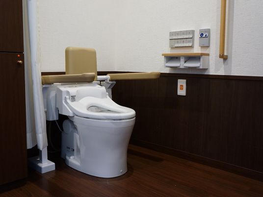 手すり付きトイレ設備