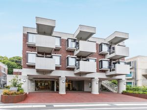 現代的な建物のエントランス