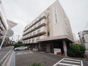 大きな建物の外観