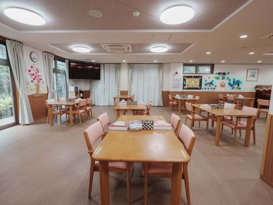 広々としたダイニングルーム