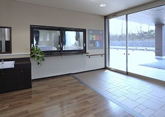 開放的なエントランス