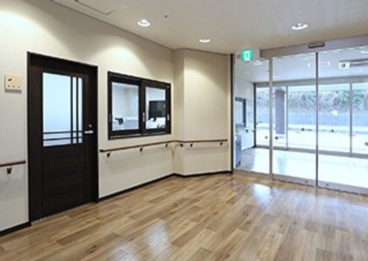光が差し込む廊下