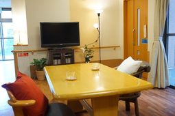 明るいリビング空間