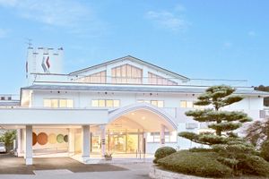 開放的な外観の建物