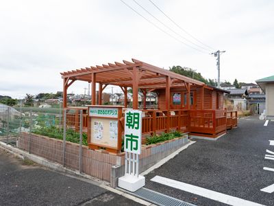 朝市の建物外観