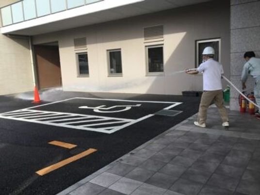 建物前の外観  