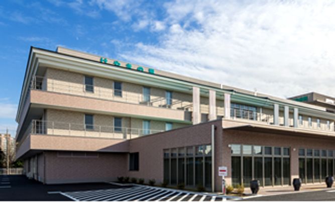 広々とした建物外観