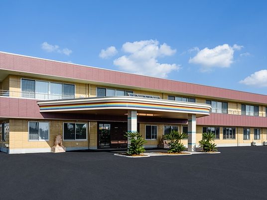 明るい建物外観  