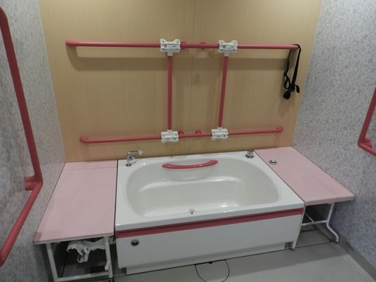 安全な入浴支援の浴室
